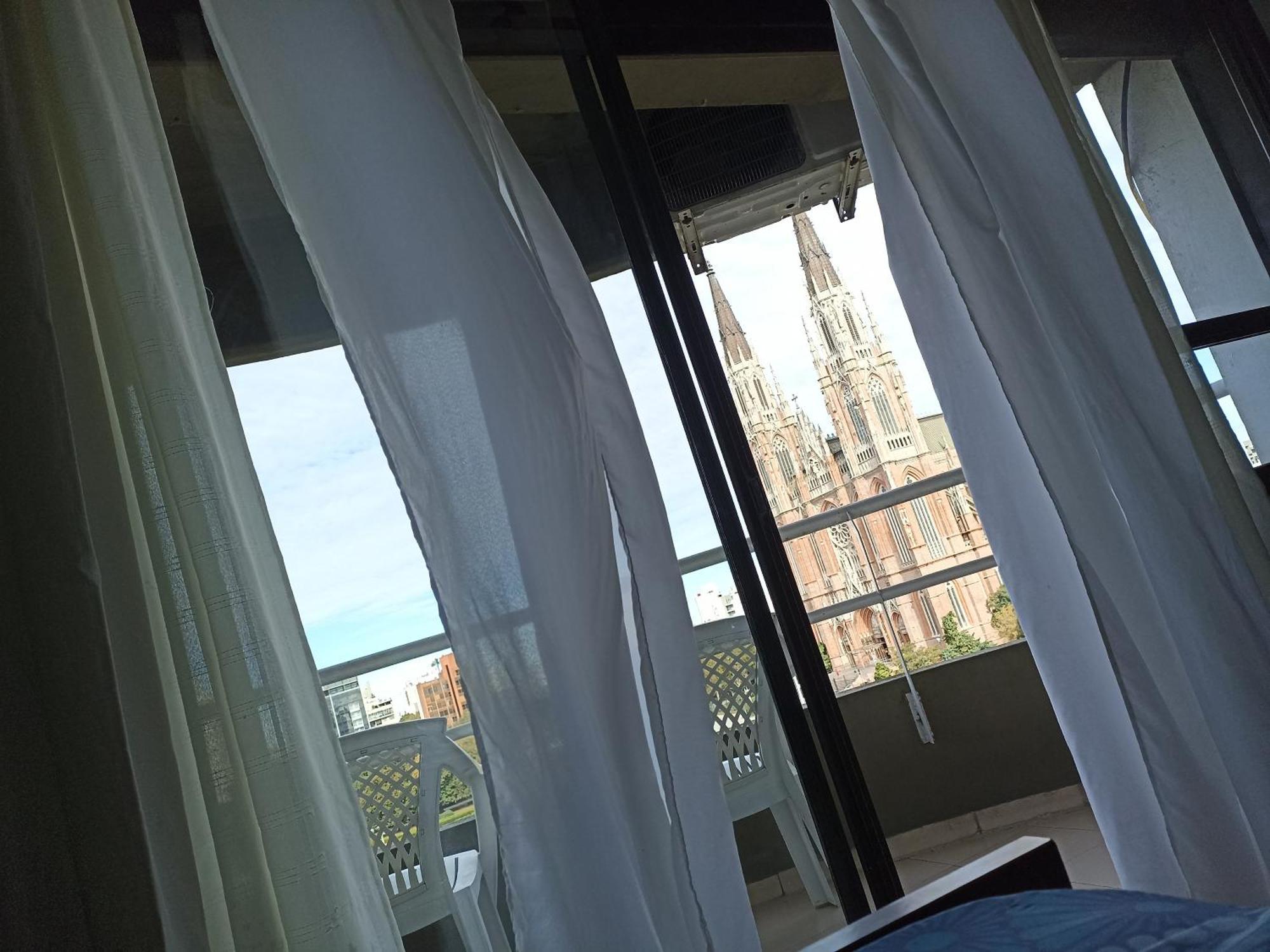 Departamento Plaza Moreno Con Balcon La Plata Luaran gambar